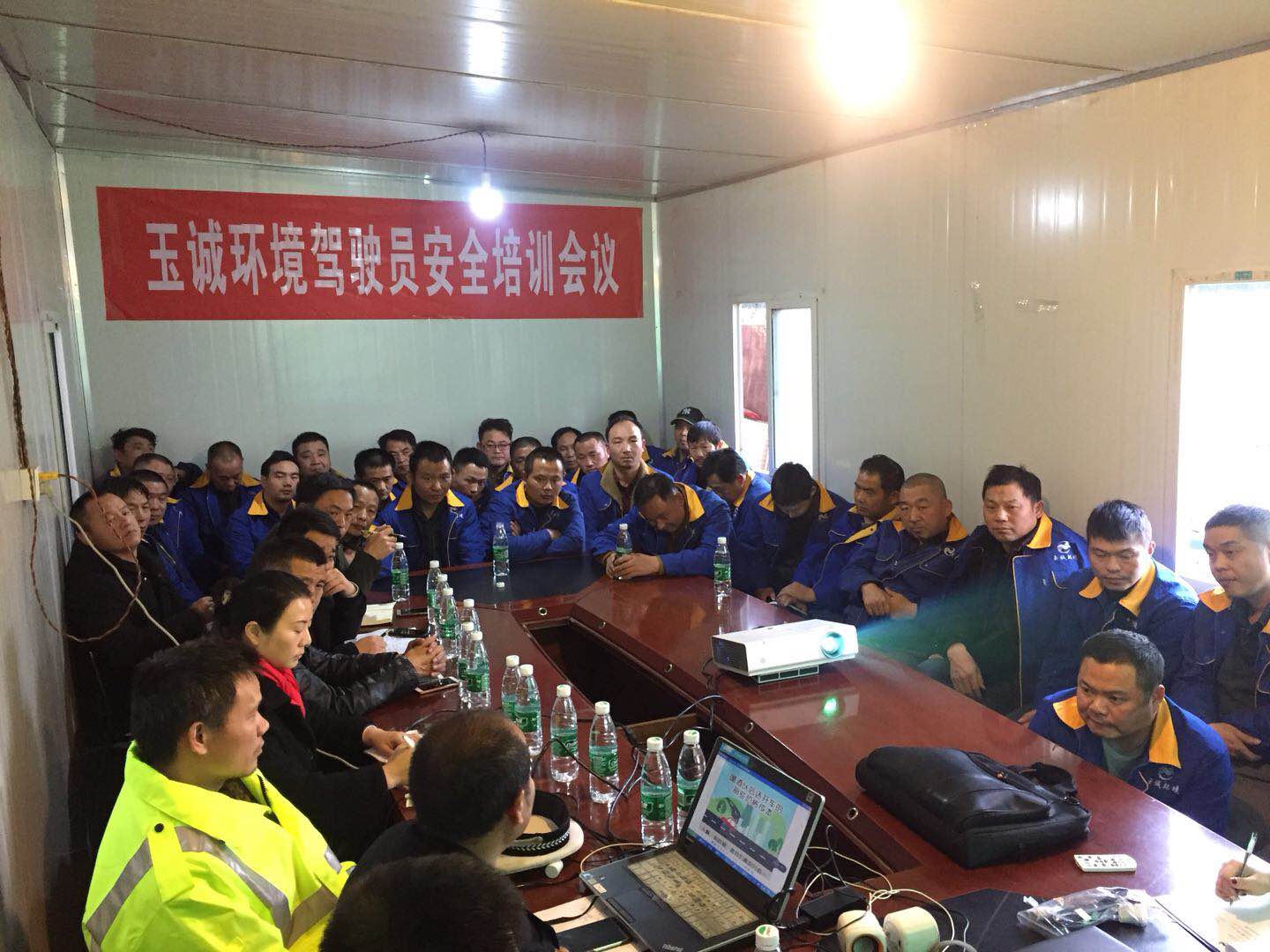 長沙清潔,長沙清潔服務,長沙專業(yè)清潔,長沙清潔公司,湖南專業(yè)清潔,長沙保潔公司,長沙專業(yè)保潔,長沙物業(yè)保潔