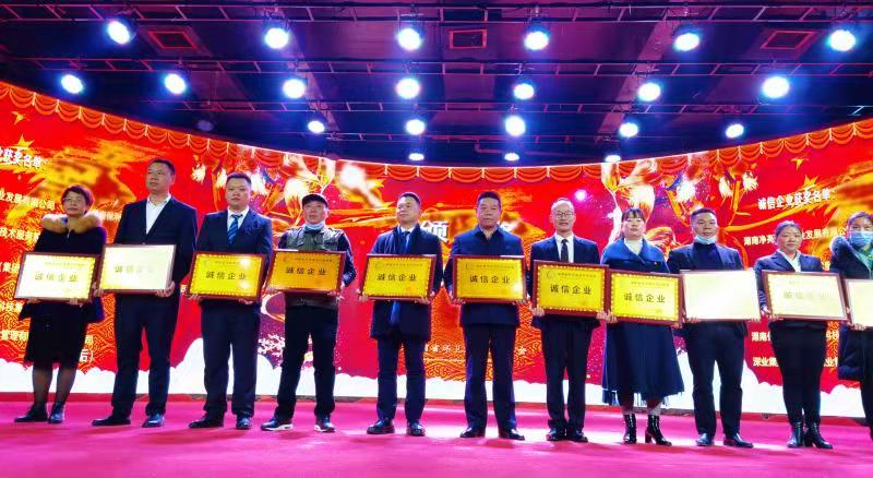 長沙清潔,長沙清潔服務,長沙專業(yè)清潔,長沙清潔公司,湖南專業(yè)清潔,長沙保潔公司,長沙專業(yè)保潔,長沙物業(yè)保潔