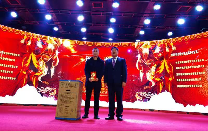長沙清潔,長沙清潔服務,長沙專業(yè)清潔,長沙清潔公司,湖南專業(yè)清潔,長沙保潔公司,長沙專業(yè)保潔,長沙物業(yè)保潔